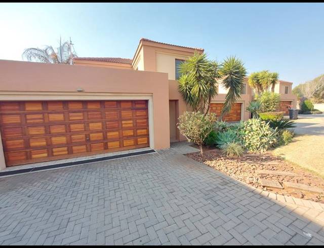 3 BEDROOM DUPLEX FOR SALE IN ELDORAIGNE